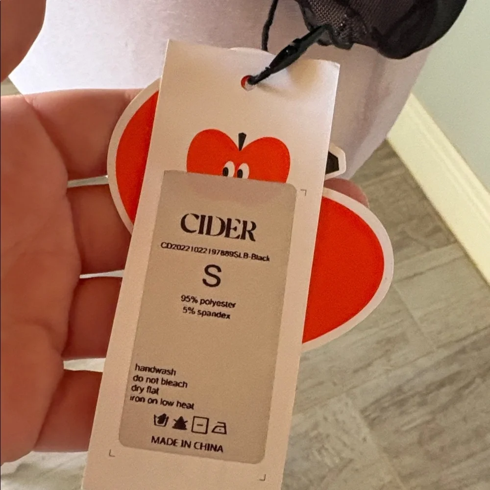 [Cider] Black Sheer Floral Top - Size Small NWT - Picture 3 of 4